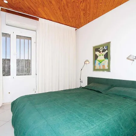 Sleeps 6 Air Con Wifi *